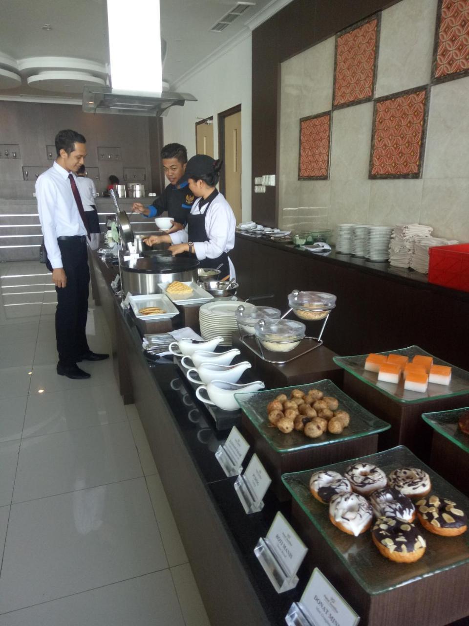 桑提卡苏拉威西腾加酒店 Luwuk 外观 照片